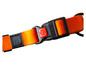 Un collier de chien orange avec une boucle noire et la marque Karlie.
