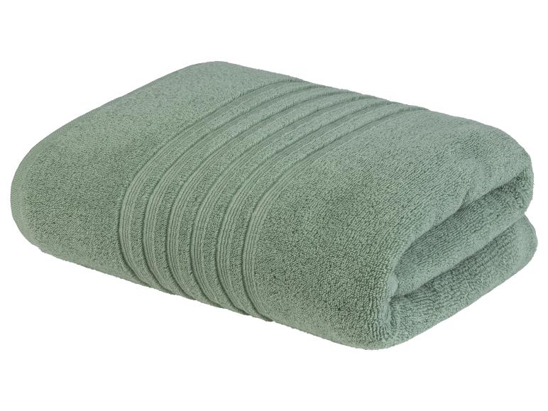 Une serviette de bain verte à texture côtelée.