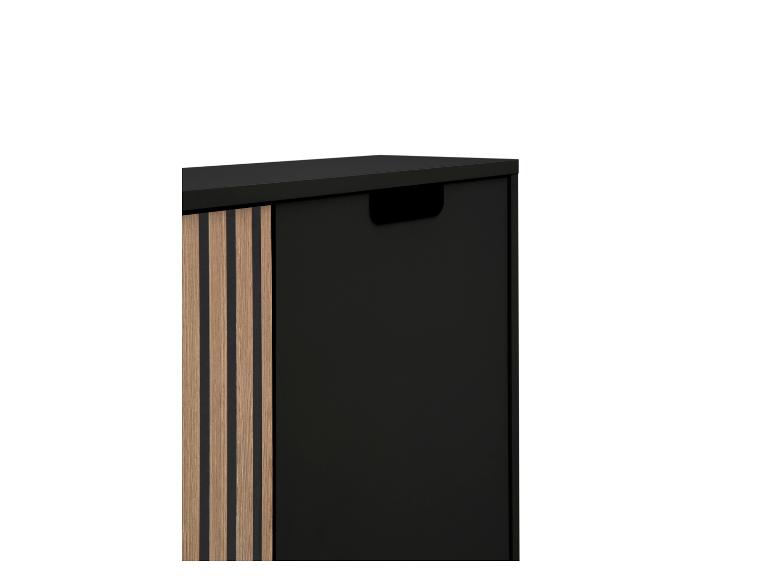 Meuble noir avec lattes en bois et poignée intégrée.