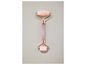 Un rouleau de jade rose pour le massage du visage.