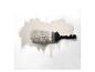 Pinceau appliquant de la peinture beige clair sur une surface blanche