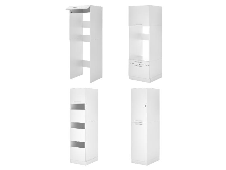 Quatre armoires de cuisine blanches avec différentes configurations, y compris des étagères ouvertes et des tiroirs.