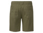 Short vert avec poches arrière.