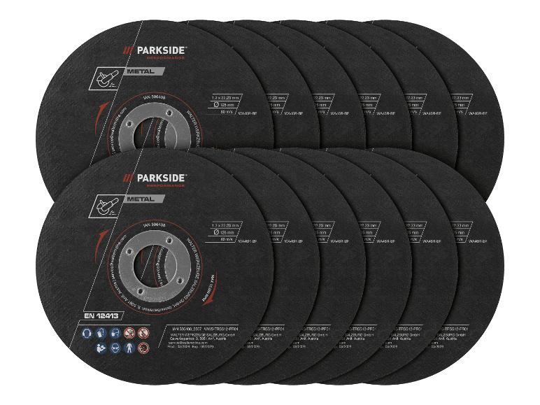 Une pile de disques de coupe noirs pour métal, avec les spécifications du produit visibles.