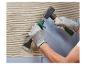 Pose de carrelage : marteau et burin pour retirer des carreaux.