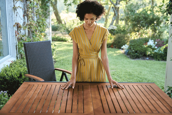 GIF d'un plateau de table avec plateau pivotant de 50 cm de large