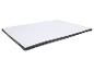 Surmatelas blanc avec côtés gris, présenté en angle.