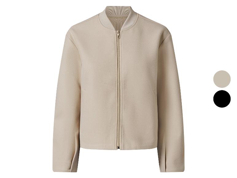 Veste beige zippée, disponible aussi en noir.