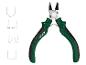 Pince coupante diagonale avec poignées vertes et un jeu d'agrafes métalliques.