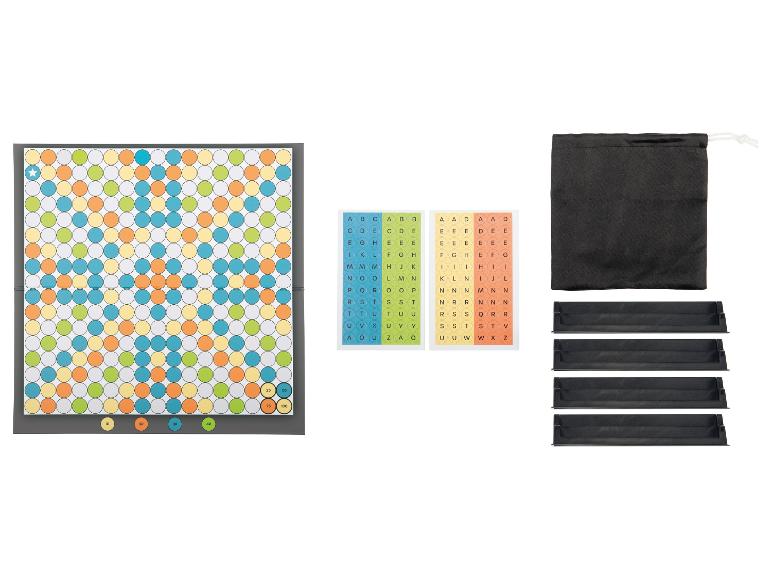 Jeu de société avec jetons colorés, autocollants de lettres, un sac et des supports de jetons.