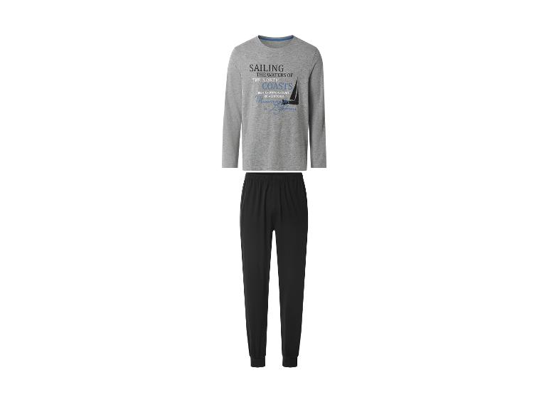 Pyjama homme à manches longues avec le texte 'SAILING THE WATERS OF THE NORTH COASTS'.