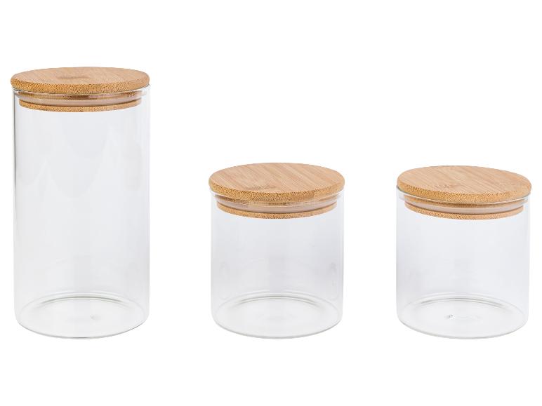 Trois bocaux en verre avec des couvercles en bambou.