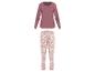 Un haut à manches longues rose et un pantalon à imprimé floral.