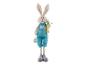Lapin de Pâques en peluche avec un nœud bleu et une carotte en tissu.