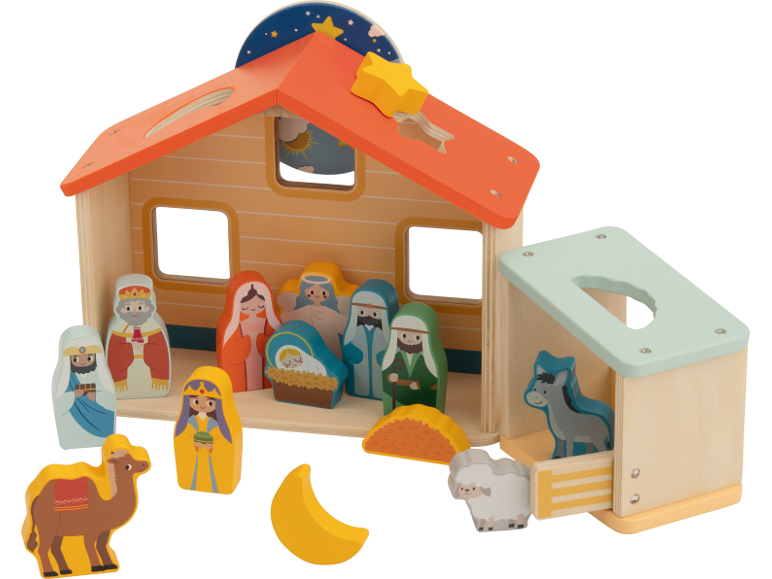 Crèche en bois avec figurines, animaux et étable.
