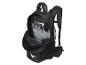 Sac à dos de randonnée noir avec le compartiment principal ouvert.