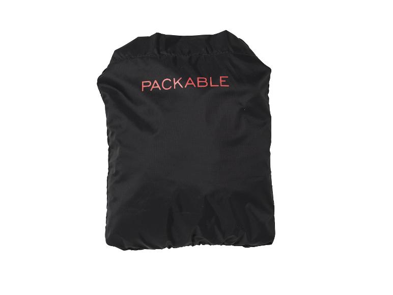 Un sac à dos noir pliable de Packable.