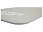 Un tapis de sport gris avec le logo Reebok.