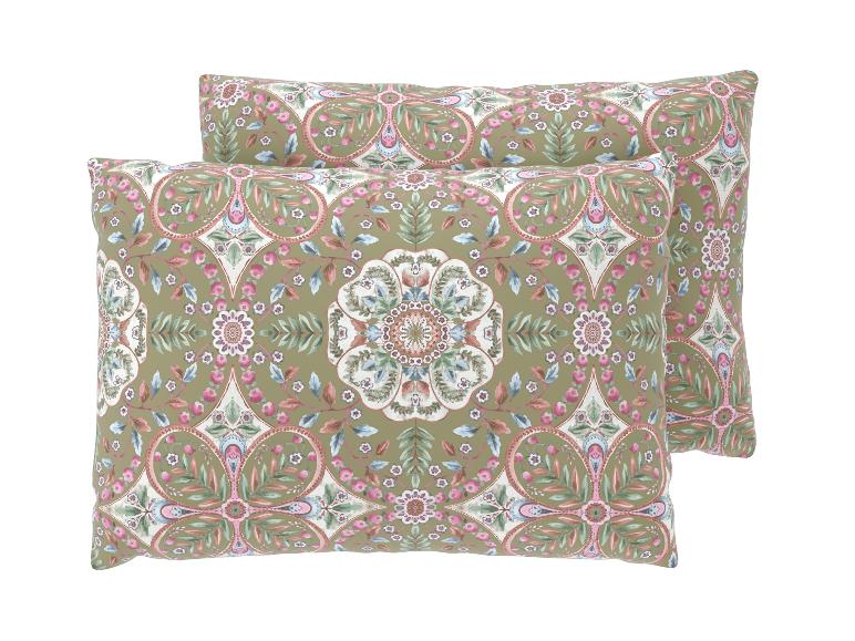 Deux oreillers à motif floral vert olive, rose et bleu.