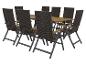 Ensemble de salle à manger de jardin en rotin marron avec table en bois et huit chaises.