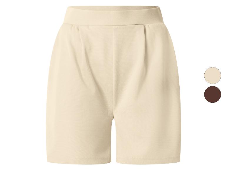 Shorts femme beige taille haute à plis, avec échantillons de couleurs.