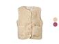 Gilet polaire beige pour enfants avec boutons et poches, avec deux options de couleur.