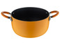 Une casserole orange avec deux poignées.