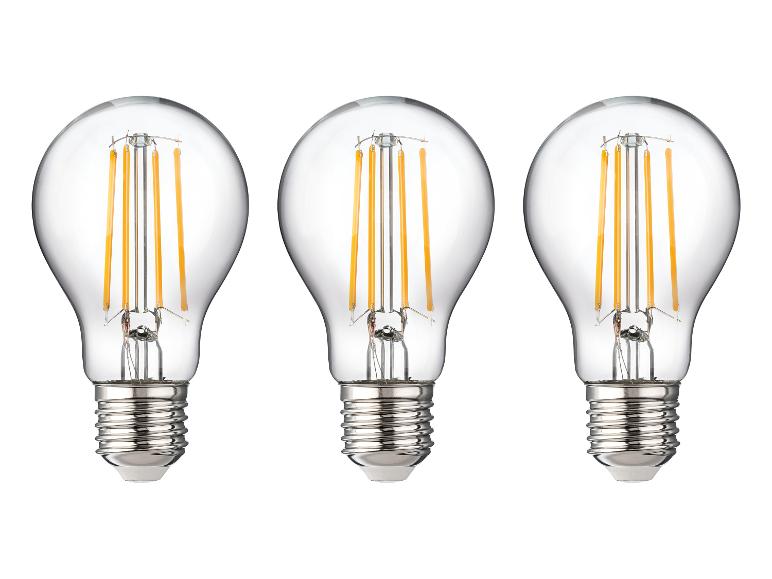 Trois ampoules LED à filament, avec culot Edison, sur fond blanc