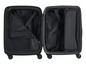 Une valise noire ouverte avec des roulettes et une poche intérieure.