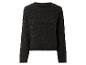 Un pull noir en maille à manches longues et un motif ajouré.