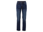 Un jean bleu foncé pour homme.