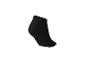 Une chaussette courte noire sur fond blanc.