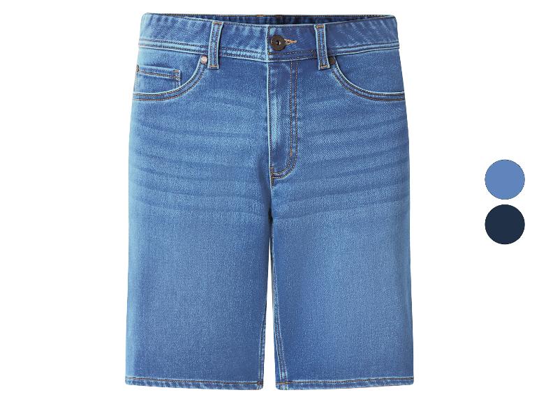 Short en jean bleu pour homme, avec deux options de couleur.