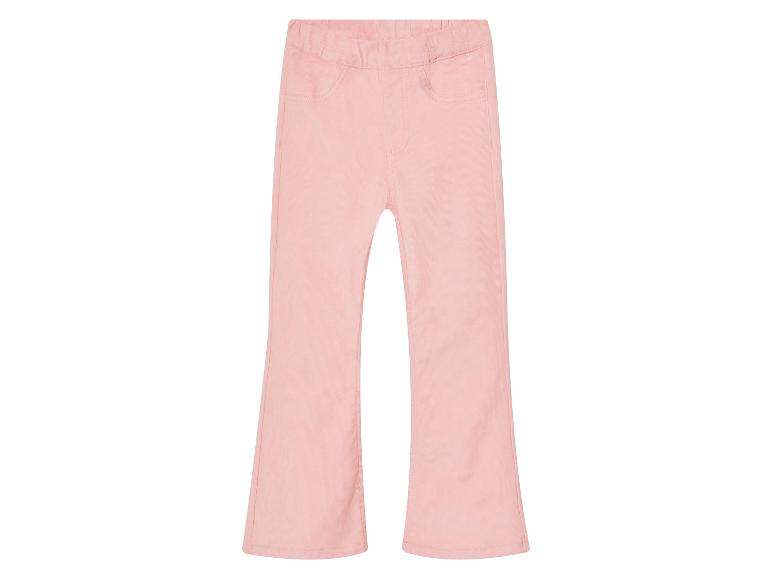 Un pantalon rose à pattes d'éléphant.