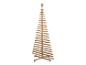 Un sapin de Noël minimaliste en bois avec une étoile au sommet, sur fond blanc.
