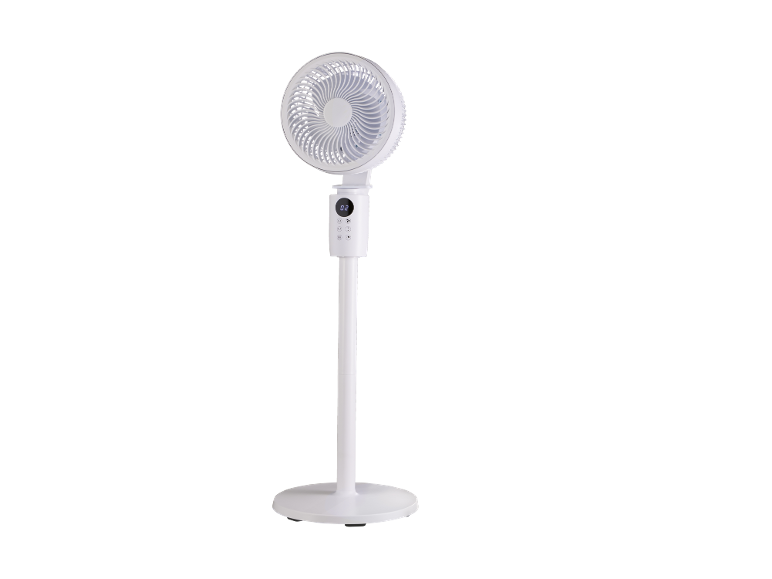Ventilateur sur pied blanc avec affichage numérique.