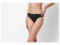 Maillot de bain noir et bas féminins.
