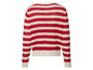 Un pull à rayures rouges et blanches avec des détails ajourés.