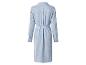 Robe chemise femme rayée bleu clair et blanc avec ceinture, vue de dos.