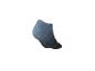 Chaussette de sport bleue avec rayures noires et talon renforcé.