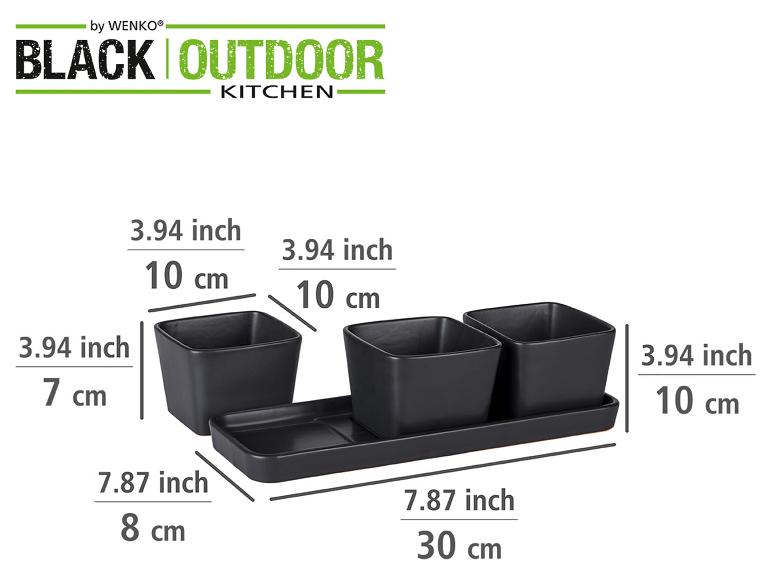 Trois pots carrés noirs avec un plateau WENKO® Black Outdoor Kitchen.