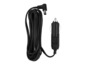 Un chargeur de voiture noir avec un long câble.