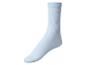 Chaussettes bleues pastel côtelées.