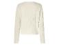 Un pull blanc à manches longues en maille