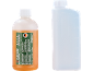 Fluide pour chaîne à base d'eau et une bouteille graduée avec des ratios pour l'huile et l'essence.