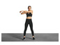 Une femme en soutien-gorge de sport et leggings noirs faisant de l'exercice