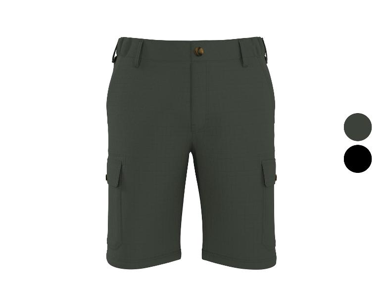 Shorts cargo vert foncé avec un bouton marron et des poches latérales.