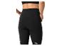 Femme portant un legging noir Reebok.
