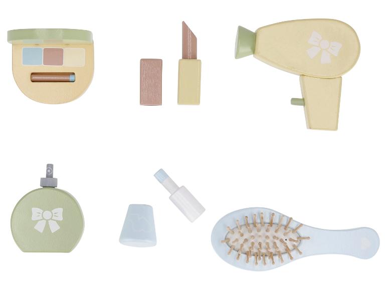 Ensemble de jeu en bois avec des produits de beauté, incluant fard à paupières, rouge à lèvres, sèche-cheveux, parfum, vernis à ongles et brosse.
