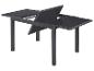 Table de salle à manger de jardin extensible avec cadre gris foncé et plateau en verre, partiellement étendue.